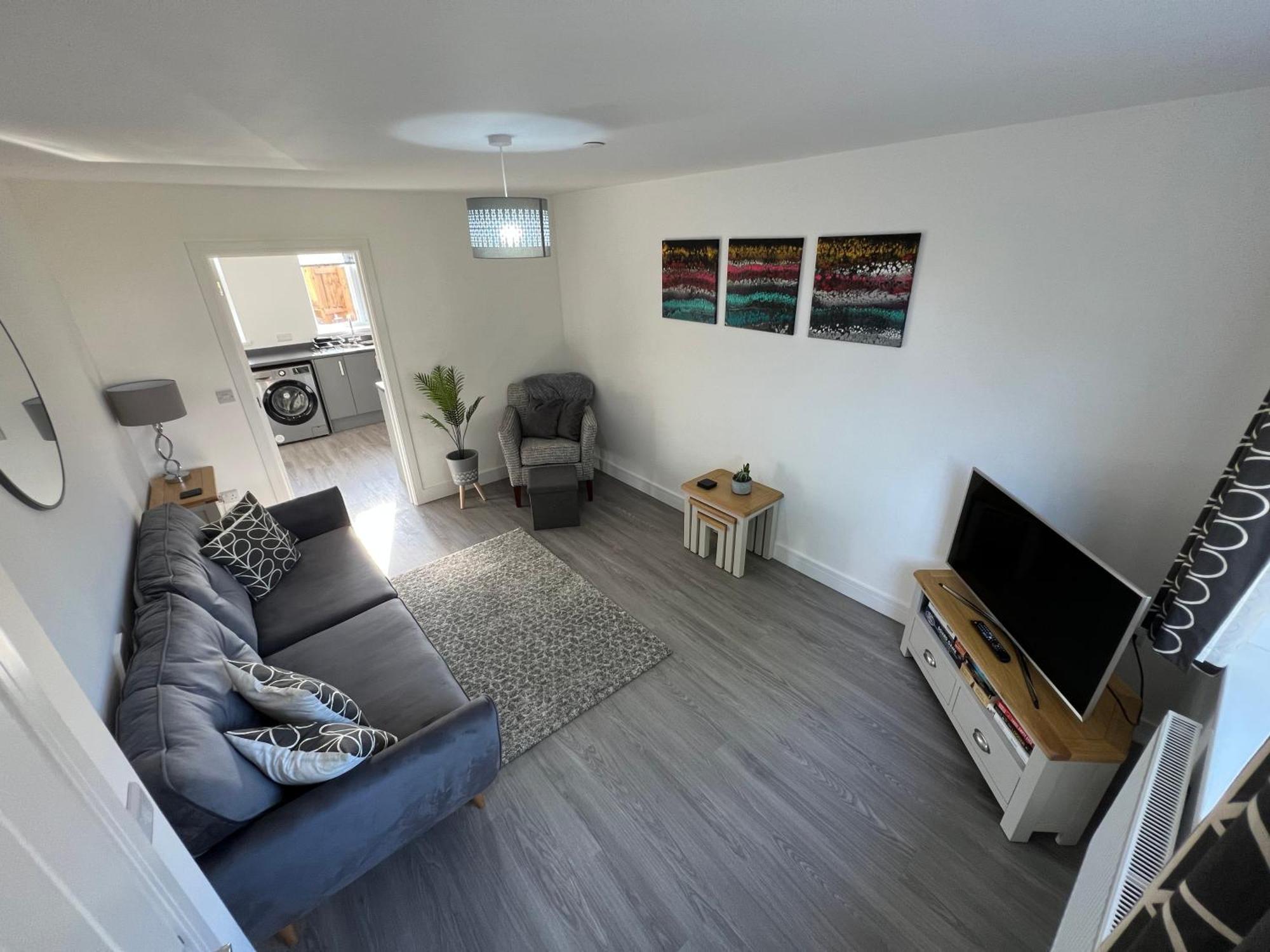 Modern, Two Double Bedroom House With Free Parking Chepstow Exterior photo