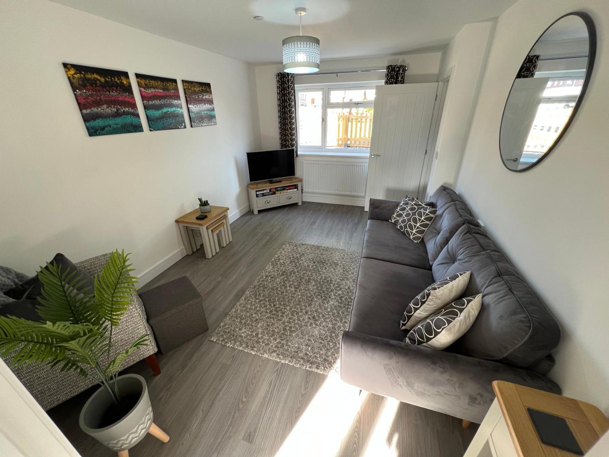 Modern, Two Double Bedroom House With Free Parking Chepstow Exterior photo