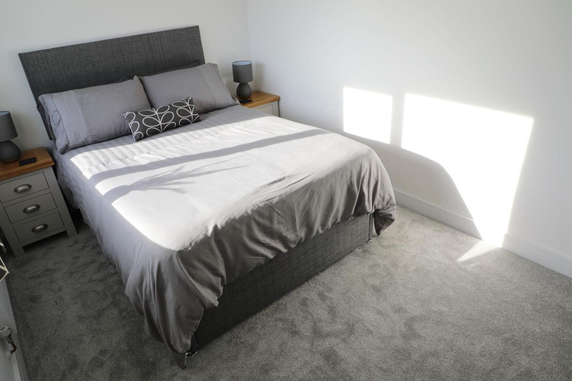 Modern, Two Double Bedroom House With Free Parking Chepstow Exterior photo
