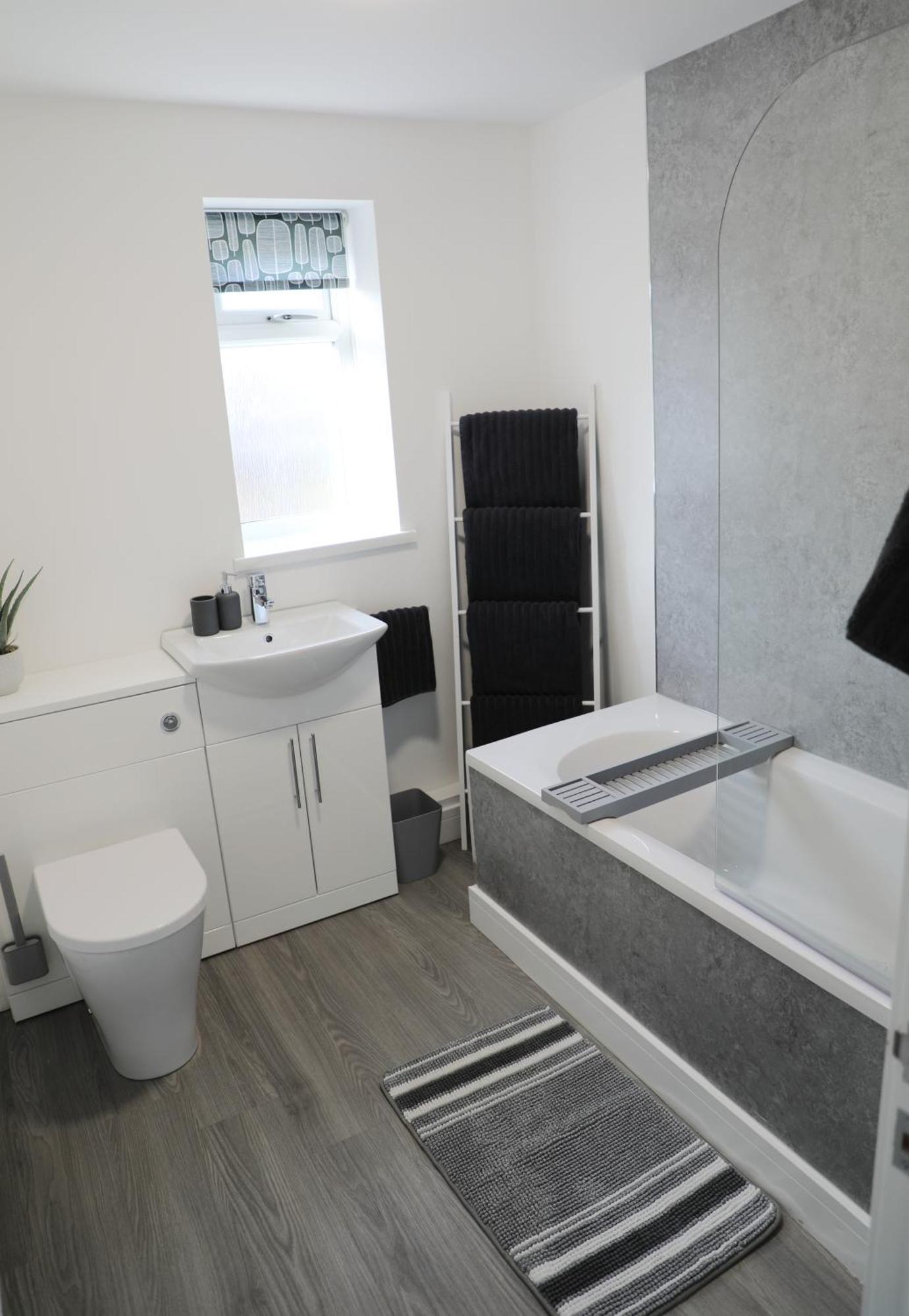 Modern, Two Double Bedroom House With Free Parking Chepstow Exterior photo