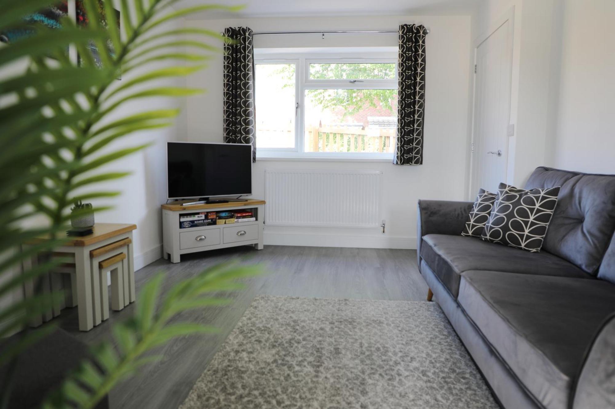 Modern, Two Double Bedroom House With Free Parking Chepstow Exterior photo