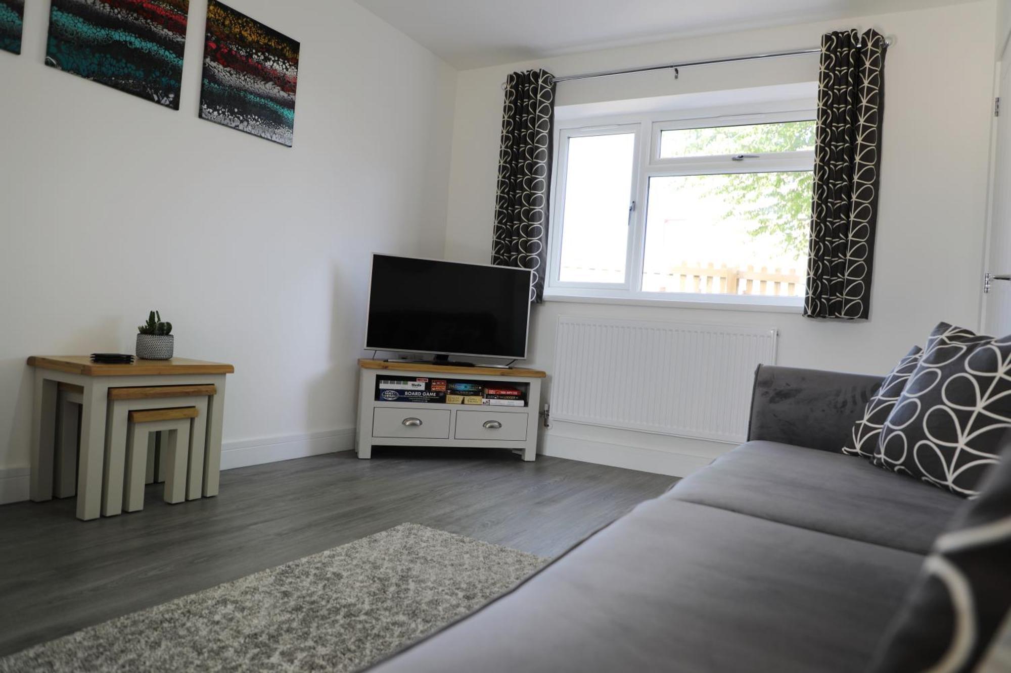 Modern, Two Double Bedroom House With Free Parking Chepstow Exterior photo