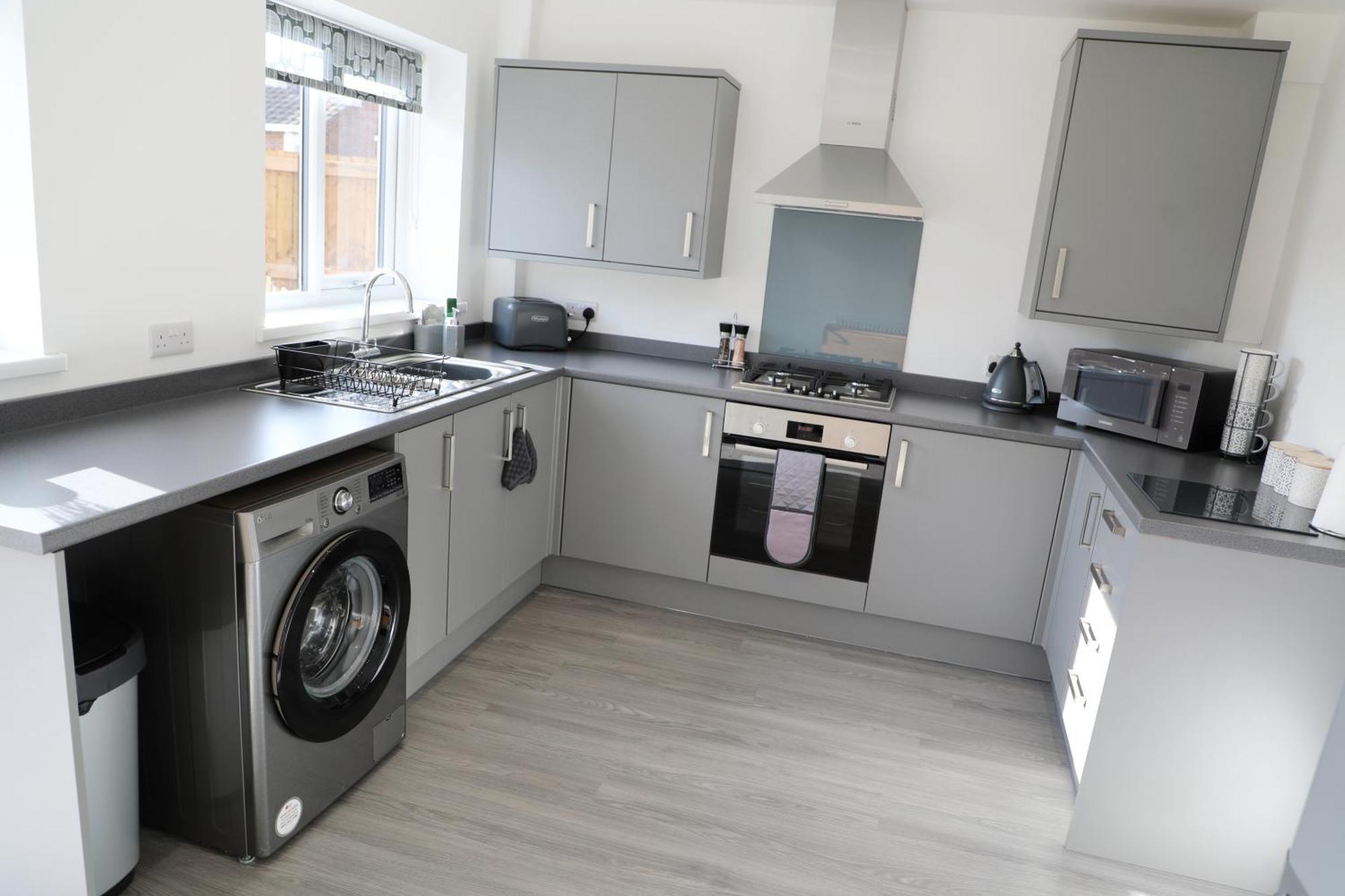 Modern, Two Double Bedroom House With Free Parking Chepstow Exterior photo