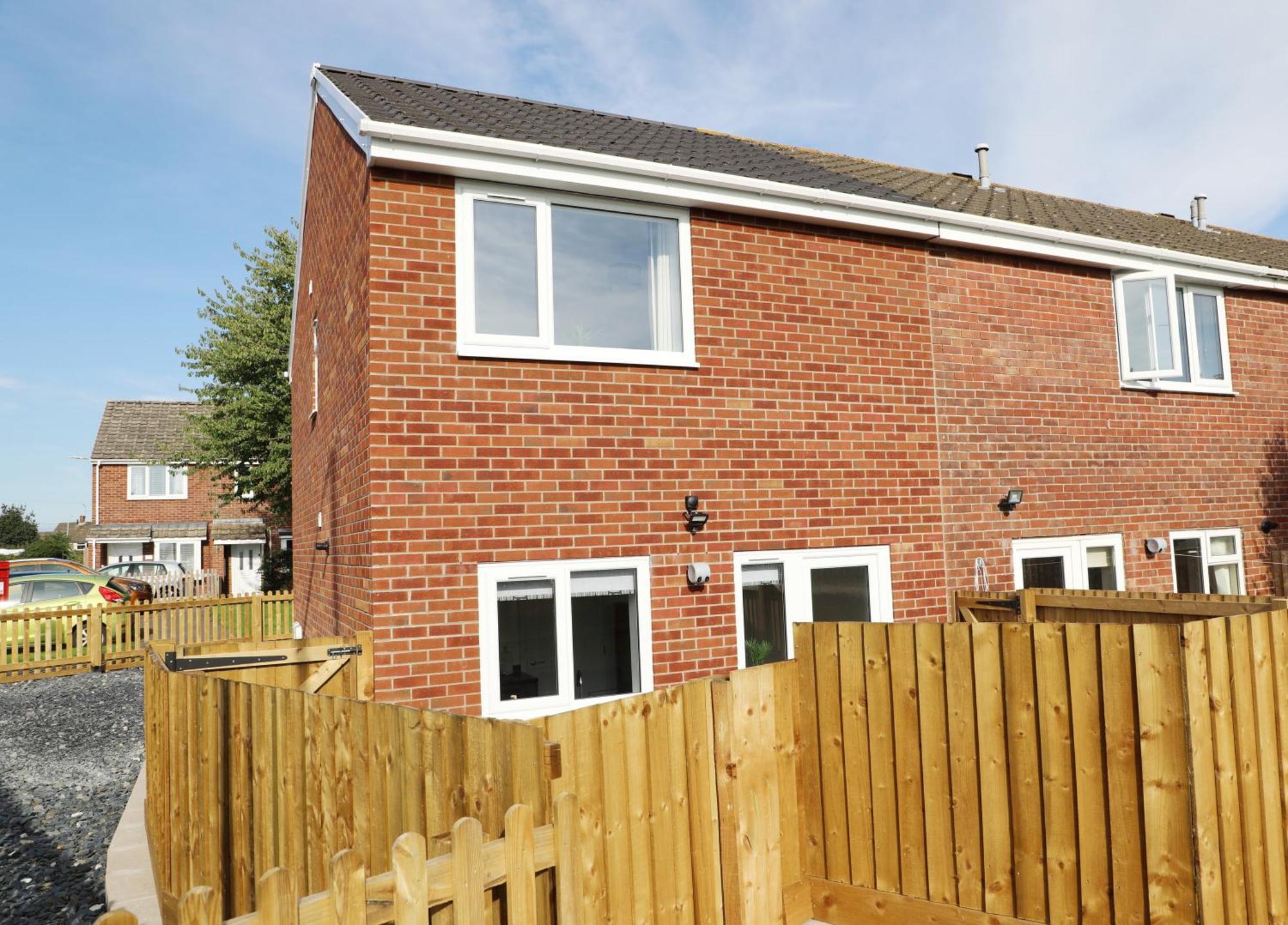 Modern, Two Double Bedroom House With Free Parking Chepstow Exterior photo